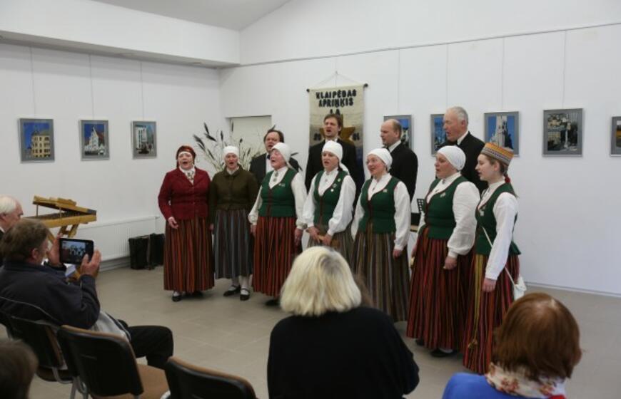 Girulių bibliotekoje - dainos ir šokiai