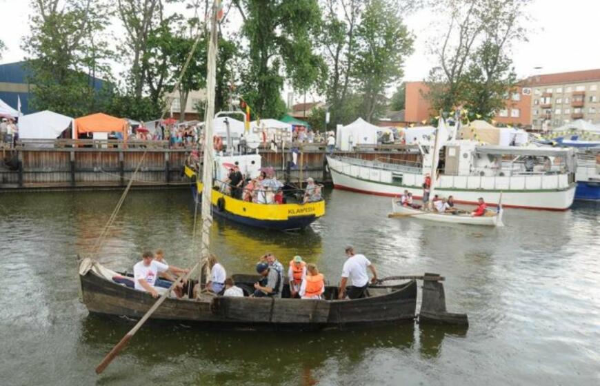 Senovinių laivų paradas