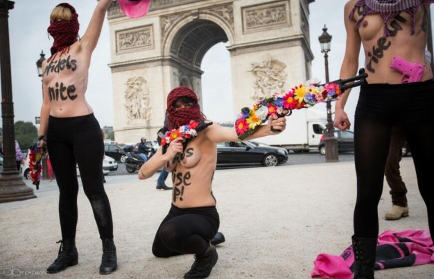 "Femen" protestavo prieš "Islamo valstybę"