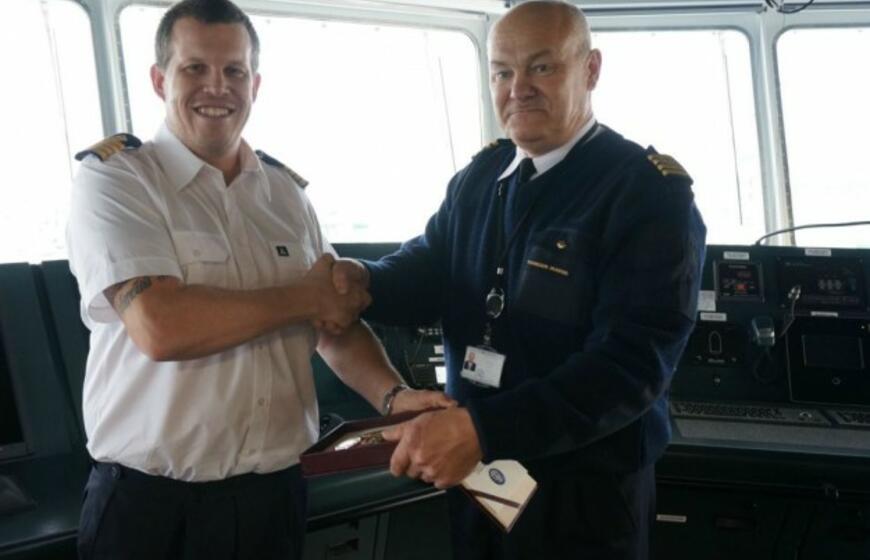 "Independence" kapitonui įteiktas uosto ženklas