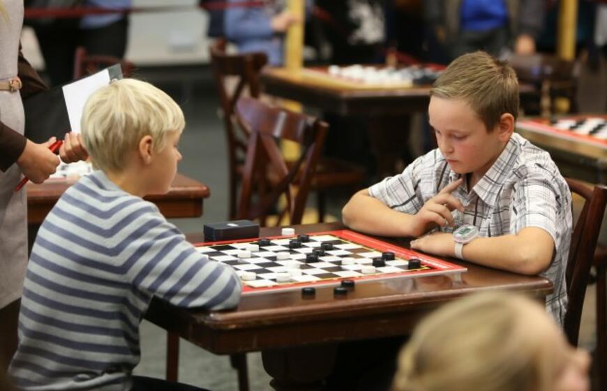 Šaškėmis susidomi vis daugiau moksleivių