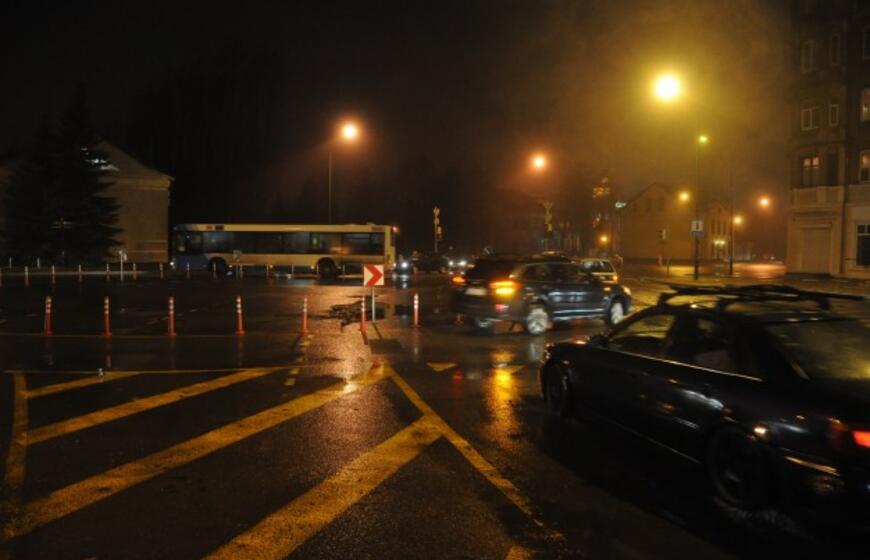 Eismas Pilies tiltu ir žiedu