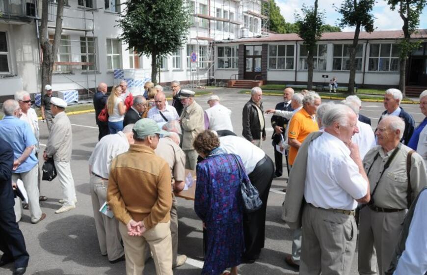 Jūreivystės mokykloje susitiko absolventai