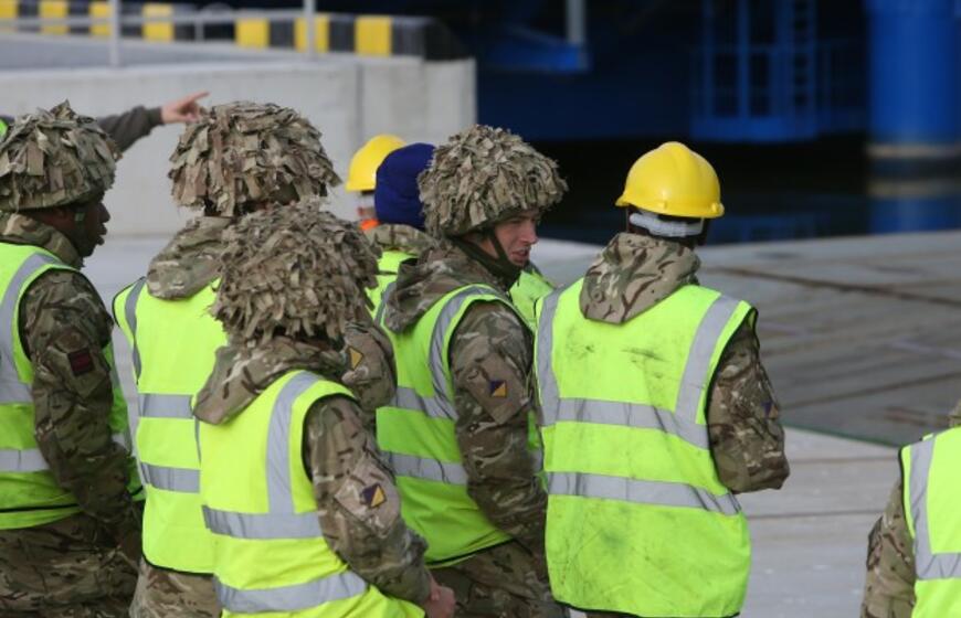 Į Klaipėdos uostą atplaukė britų karo technika pratyboms