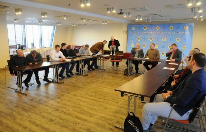 Pagerbė geriausius sunkiaatlečius ir trenerius