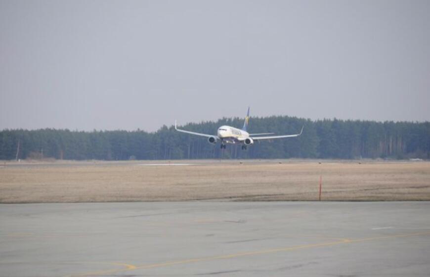 "Ryanair" pradėjo skraidinti iš Palangos į Stanstedą