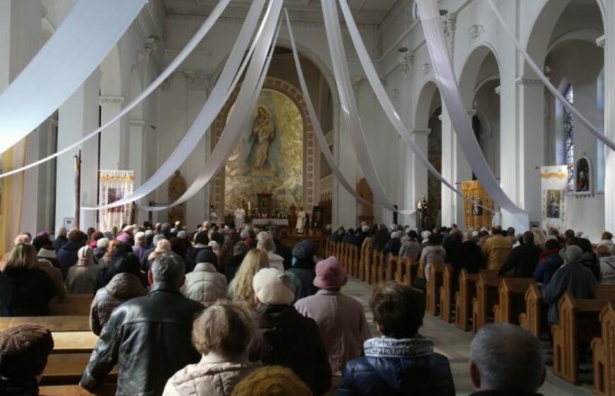 Ruandos kunigas Hermanas Šulcas Klaipėdos Marijos Taikos Karalienės bažnyčioje