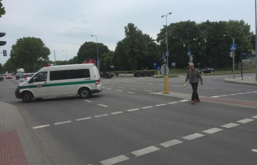 Nepavyko paspirtuku saugiai kirsti gatvės