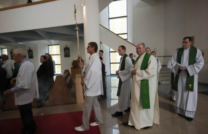 Vyskupas pašventino unikalų vitražą