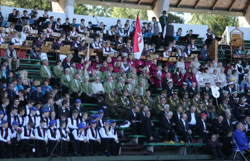 Lietuvos vakarų krašto dainų šventė vasaros estradoje