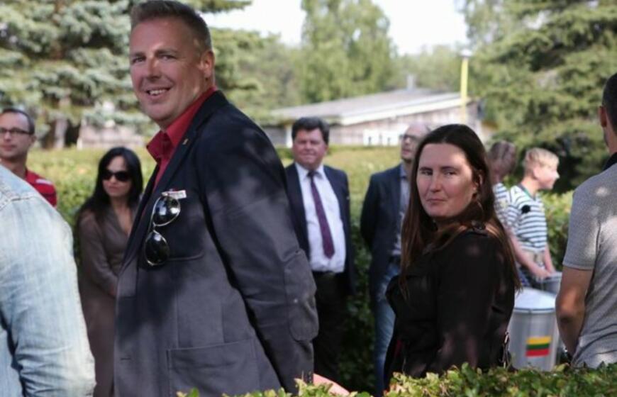 Žaismingai atidaryta stovykla vaikams su negalia