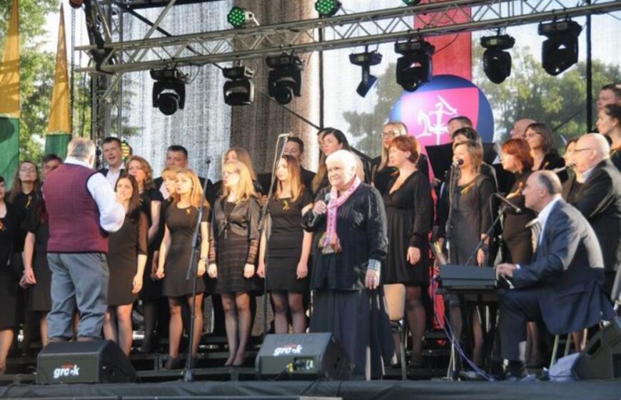 Himno giedojimas ir koncertas