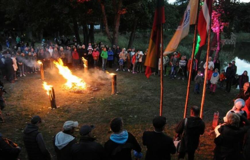 Gintaro įlankoje liepsnojo skulptūros