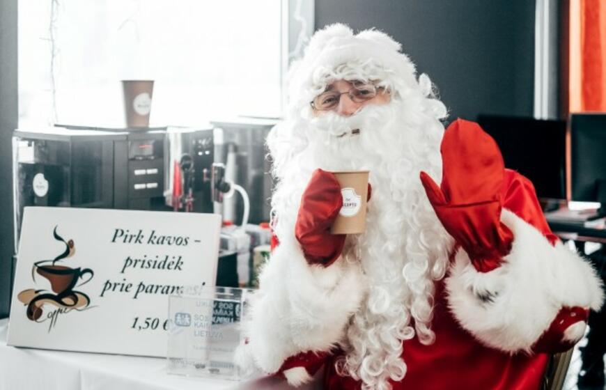 Graži iniciatyva: vaikai nešė laiškus Kalėdų Seneliui, šeimos aukojo stokojantiems