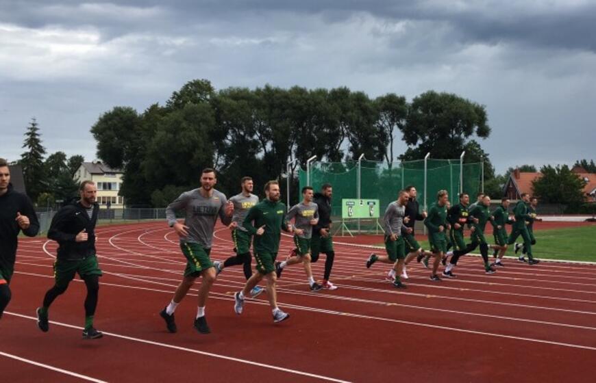 Palangoje varžėsi Lietuvos krepšinio ir futbolo rinktinių nariai