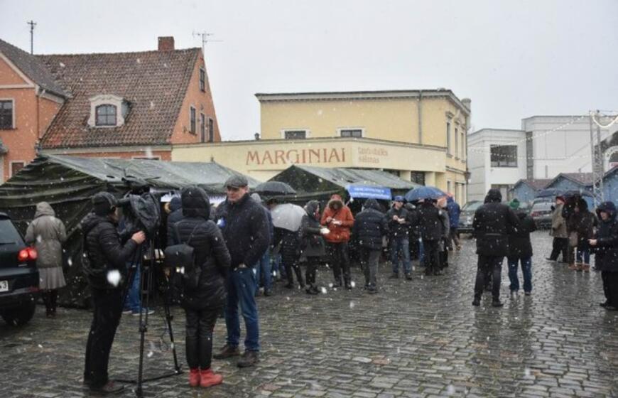 Teatro aikštėje - tradicinė žuvienė