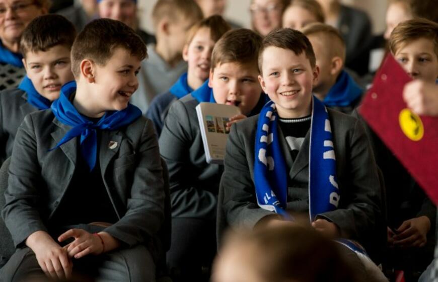 Moksleiviams – smagūs neptūniečių juokeliai ir dovanos