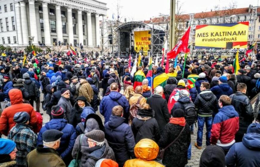 Prie Seimo - tūkstantinė minia