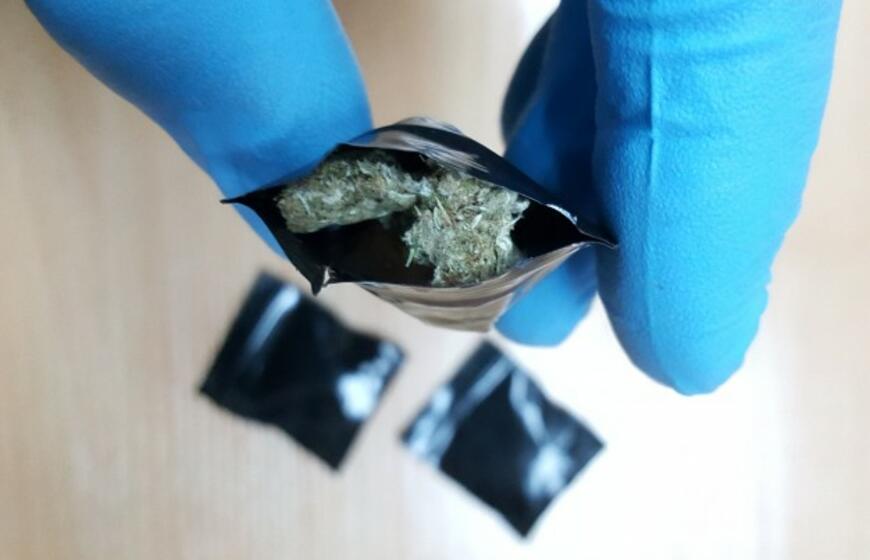 „Facebook“ tinkle - prekyba „žole“ ir „stuff“