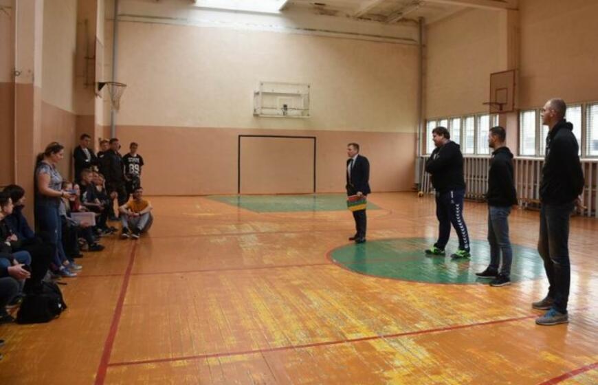 Dragūniečiai moksleivius supažindino su rankiniu