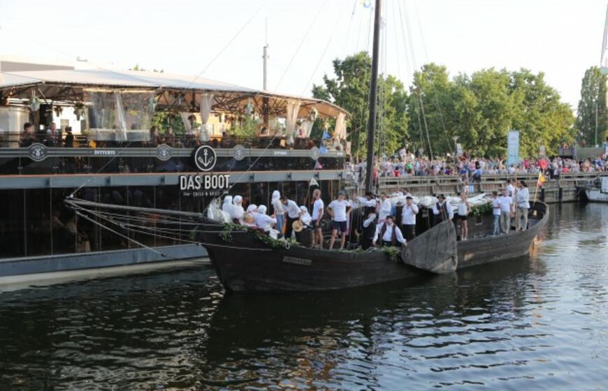 Senovinių laivų paradas