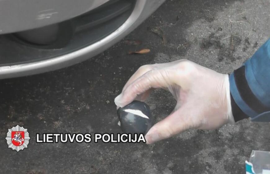 Pavojingus narkotikus platino bendrabučiuose