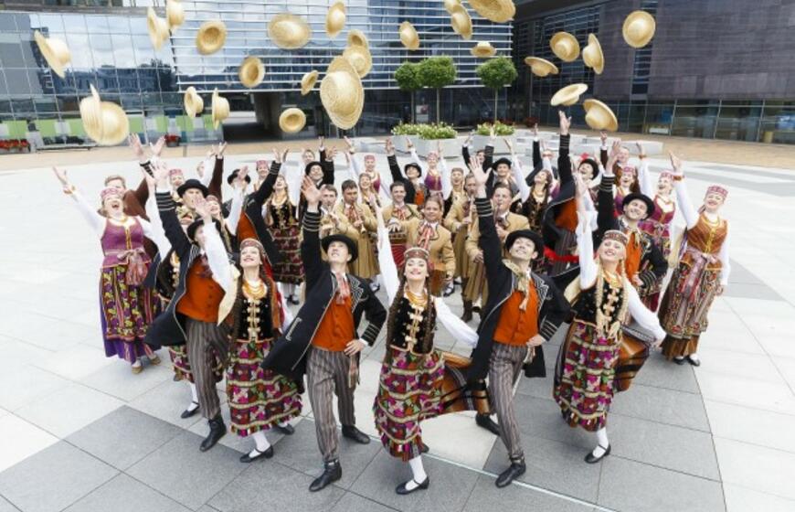 Atsinaujinęs ansamblis „Lietuva“ pristato unikalų projektą su folkroko grupe „Žalvarinis“