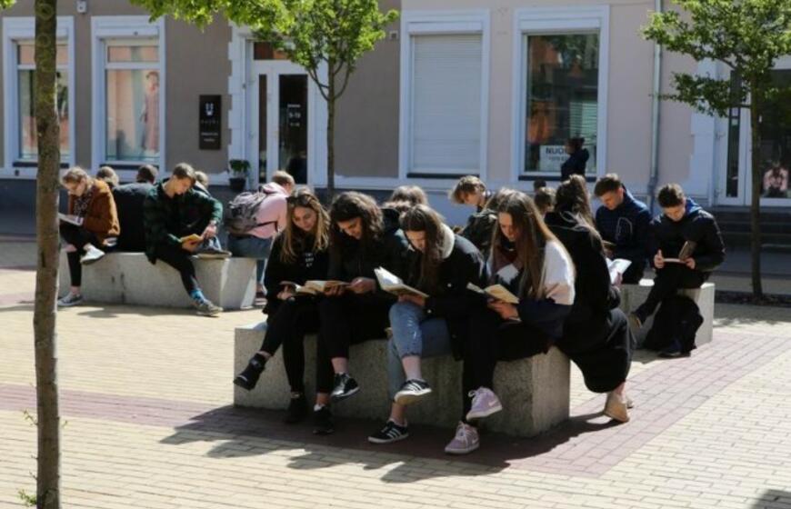 Klaipėdos jaunimas skaito knygas