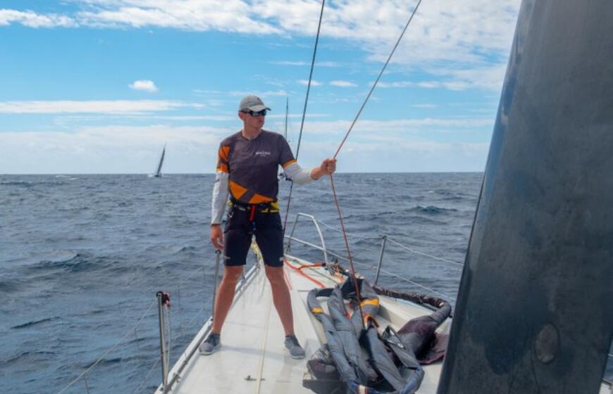 Karšta kova Antigvos buriavimo savaitėje: Lietuvos atstovai rungiasi dėl aukštesnės vietos lyderių trejetuke