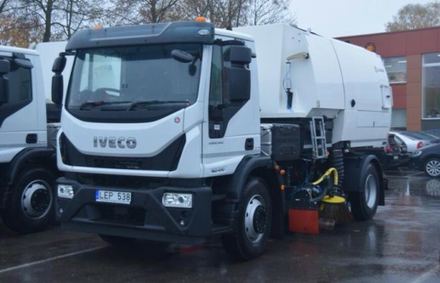 Naujos gatvių valymo mašinos paruoštos darbui