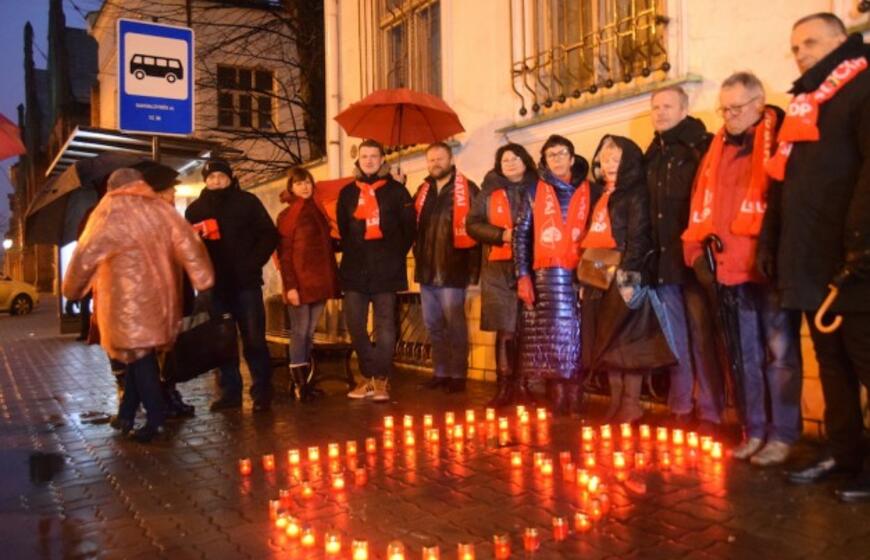 Atminimo laužai prie savivaldybės