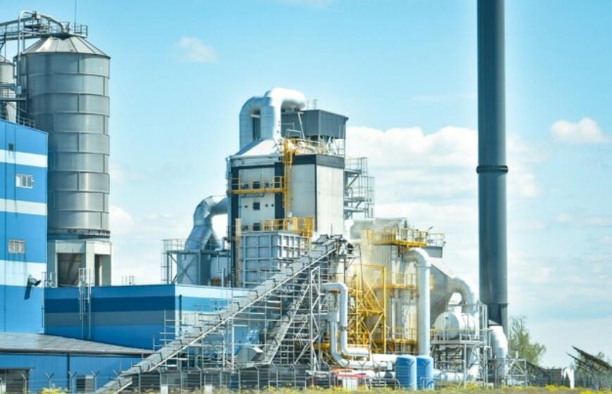 Po sprogimo gamykloje budi tarnybos: rizika išlieka