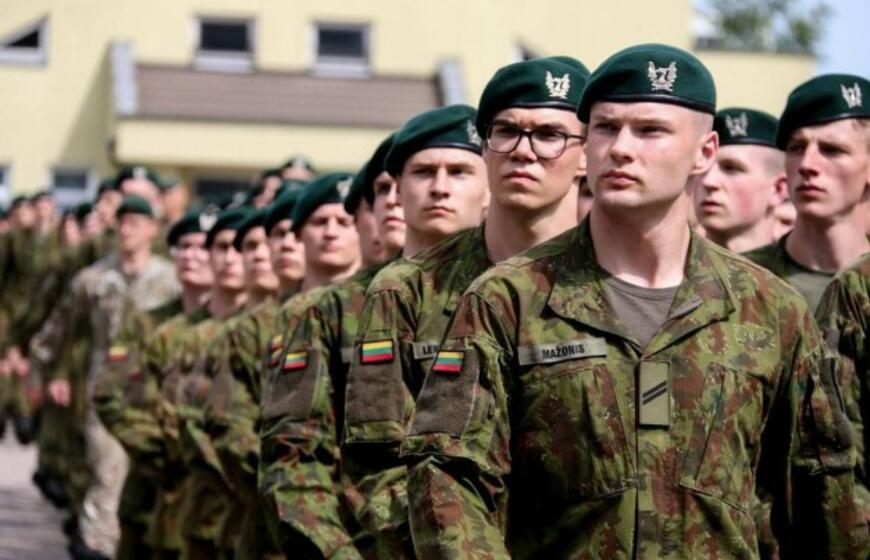 Dragūnų batalione į atsargą išlydėti kariai