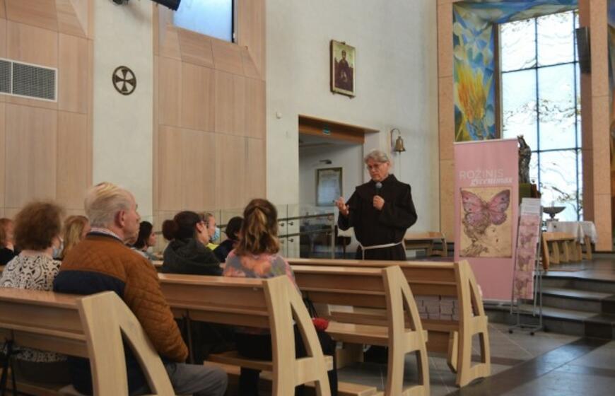 Šv. Pranciškaus Asyžiečio bažnyčioje pristatytas žurnalas "Rožinis gyvenimas"