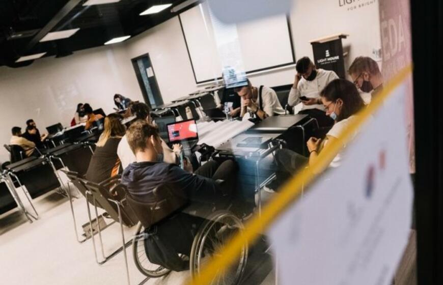 Hakatoną laimėjo cerebriniu paralyžiumi sergančio studento komanda