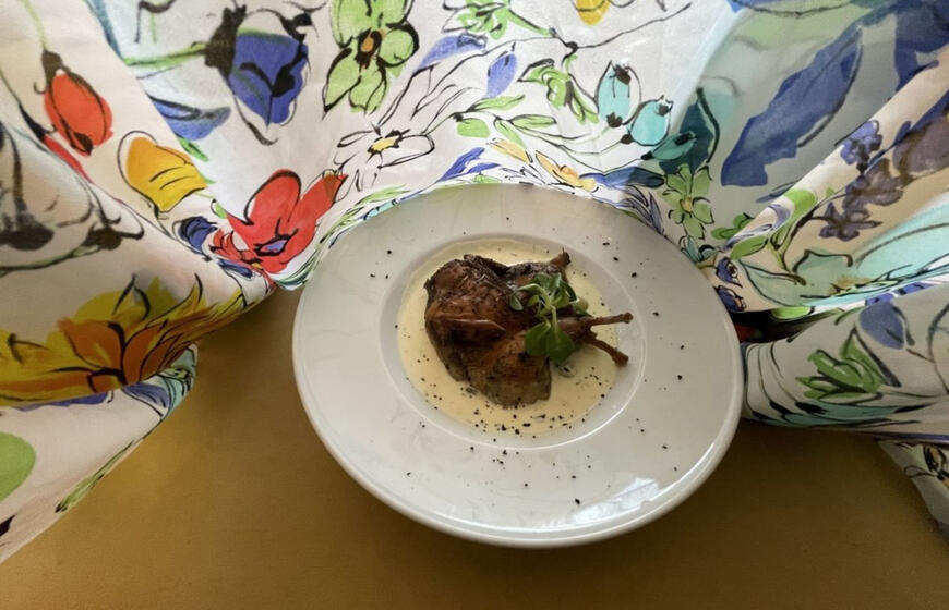 Keptas putpeles svečiams tenka valgyti pasislėpus po „marška". Ž.Čepaitės nuotr. 