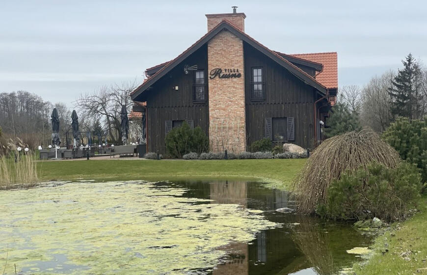 „Rusne Villa“ restorane gaminame Rusnės kraštui būdingi dvariški patiekalai, niešsiverčiame ir be žuvienės. Ž.Čepaitės nuotr. 