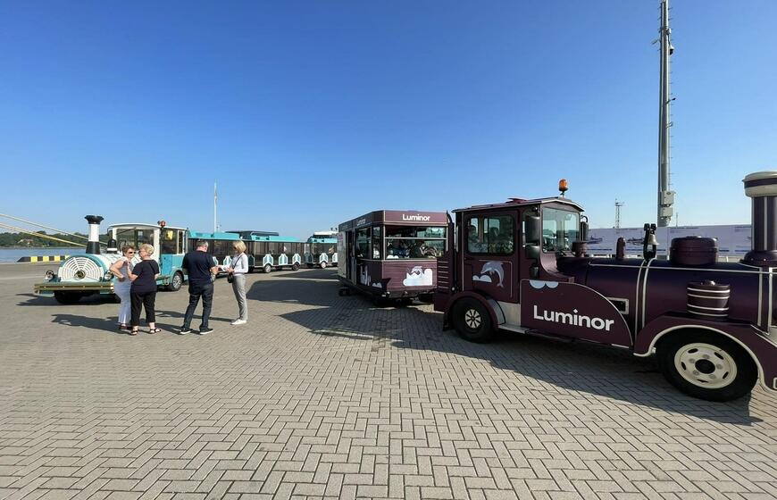 Autotraukinukai kruizinių laivų terminale