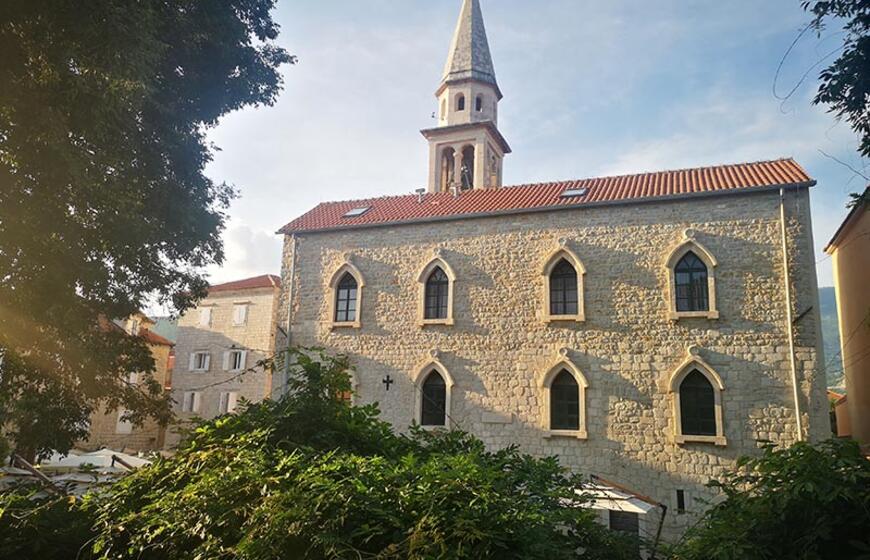  Bažnyčios Budvos senamiestyje