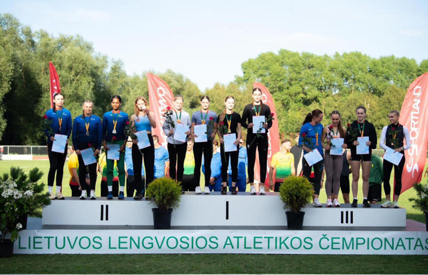 Klaipėdos merginų komanda, dalyvavusi 4 po 100 m estafetės bėgimo rungtyje