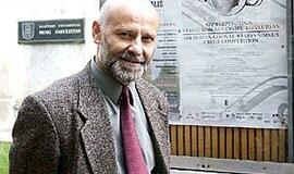 "Daina - tarsi asfaltą prakalusi gėlelė" 