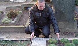 45 centimetrai kapinių žemės supjudė gimines 