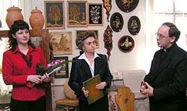 Liturginių drabužių kūrėją sveikino ir dvasininkai 