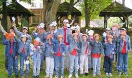 Neįgalieji ir našlaičiai ketvirtą vasarą švarina Kuršių Neriją 