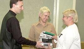 Literatai dalina knygas ligoniams ir įkalintiems 