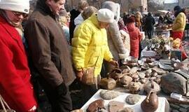 Kazimierinių mugėje tik paukščių pieno betrūko... 