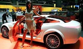 Ženevos autosalone - klasikinė kova dėl pirkėjų 