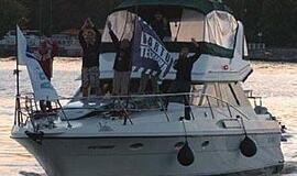 "Viktoriją" bangos nunešė į Liepoją 