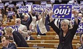 ES Konstitucija: nemirusi, bet jau palaidota? 