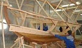 Medinių laivų gamyba - žinių ir kantrybės išbandymas 